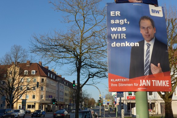 Jan Timke, Gründer und Vorsitzender der Wählervereinigung Bürger in Wut BIW, auf einem Wahlplakat für die Bremer Bürgerschaftswahl am 14. Mai 2023 an der Lloydstraße in Bremerhaven. Timke sitzt seit 2 ...