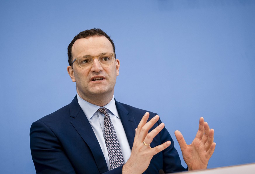 Bundesgesundheitsminister Jens Spahn, CDU aufgenommen im Rahmen einer Pressekonferenz zur Aktuelle Corona-Lage in Deutschland in der Bundespressekonferenz in Berlin. 01.06.2021. Berlin Deutschland *** ...