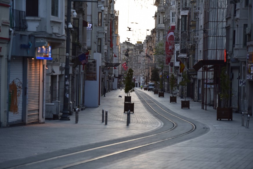 200424 -- ISTANBUL, April 24, 2020 Xinhua -- Photo taken on April 23, 2020 shows the city view amid the COVID-19 pandemic in Istanbul, Turkey. Turkey recorded 101,790 COVID-19 cases after 3,116 new on ...