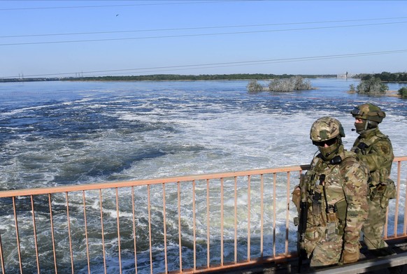 Ukraine Russia Military Operation Hydroelectric Station 8195902 20.05.2022 Russian servicemen are seen at the dam of the North Crimean Canal in Kherson region, Ukraine. The North Crimean Canal starts  ...