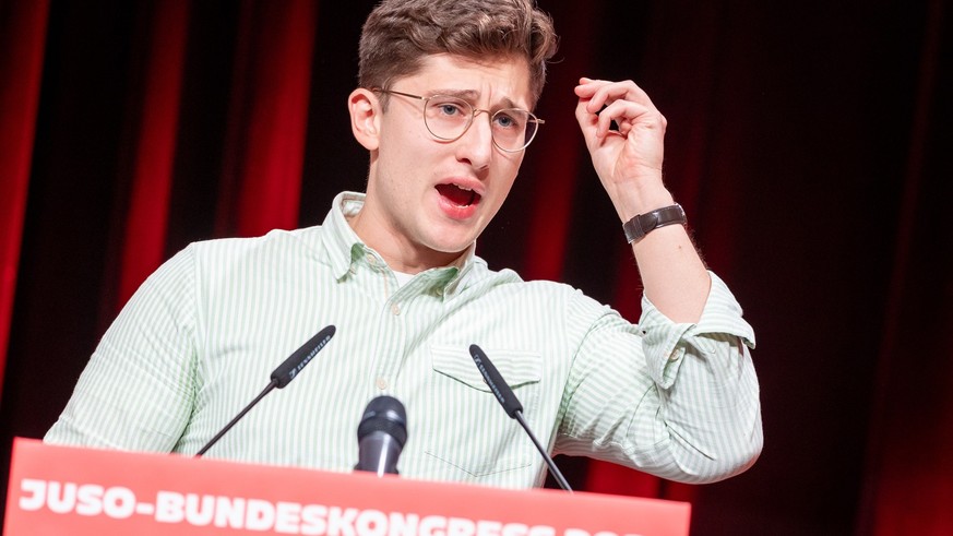 dpatopbilder - 17.11.2023, Niedersachsen, Braunschweig: Philipp Türmer, Kandidat Jusos-Bundesvorsitzender, hält beim Bundeskongress der Jungsozialisten (Jusos) seine Bewerbungsrede. Foto: Moritz Frank ...