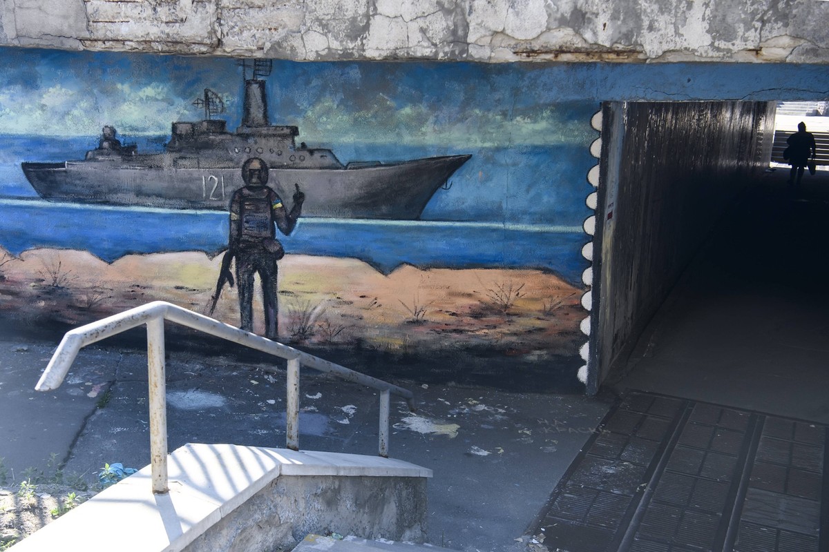 Mural With The Iconic Ukrainian Postage Stamp Of A Ukrainian Soldier Gesturing Towards A Russian Warship Mural with the iconic ukrainian postage stamp of a Ukrainian soldier gesturing towards a Russia ...