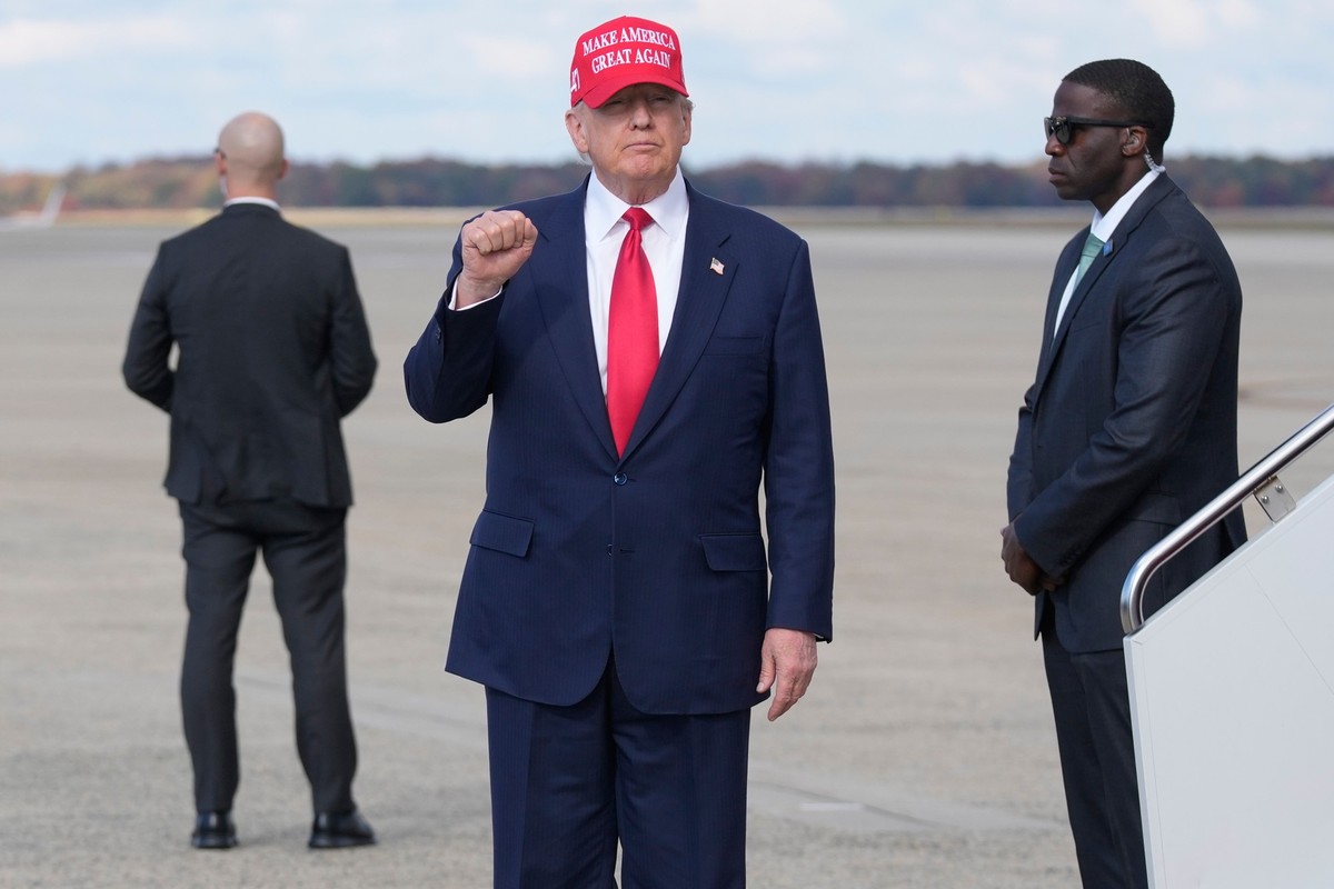 President Donald Trump gestures as he arrives on Air Force One, Thursday, Oct. 30, 2025, at Joint Base Andrews, Md., after returning from a trip to Asia. (AP Photo/Mark Schiefelbein)