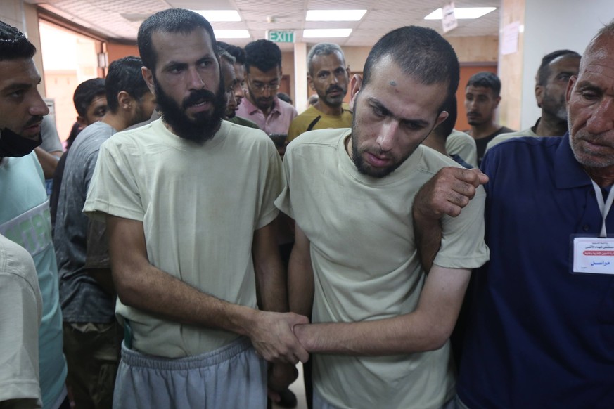 Palestinian prisoners released by the Israeli army are taken to Al-Aqsa Martyrs Hospital for medical examination Palestinian prisoners released by the Israeli army are taken to Al-Aqsa Martyrs Hospita ...