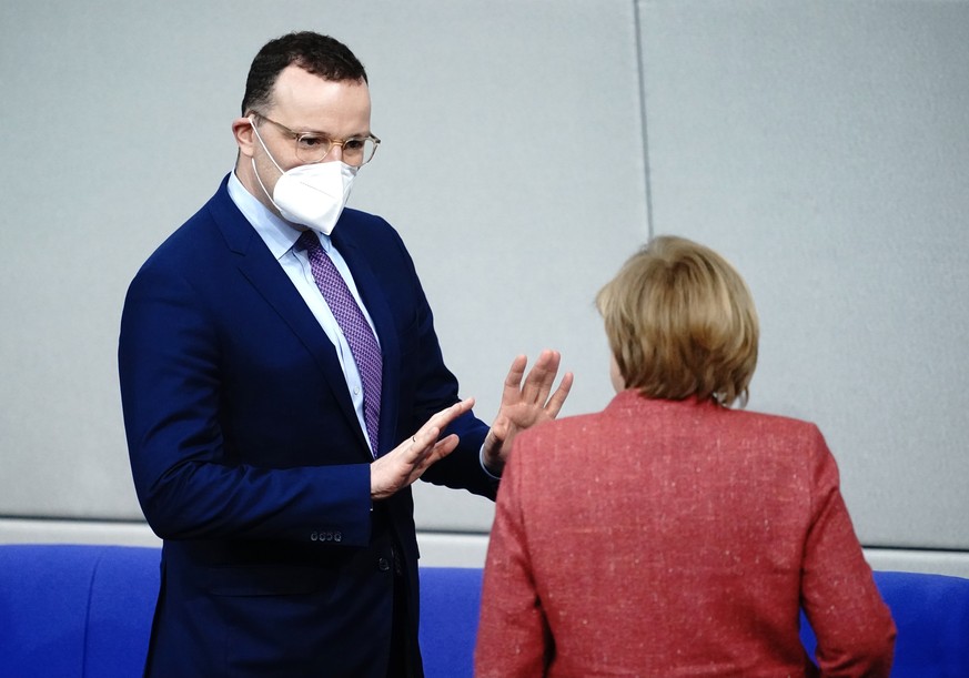 09.12.2020, Berlin: Bundeskanzlerin Angela Merkel (CDU) und Jens Spahn (CDU), Bundesminister f