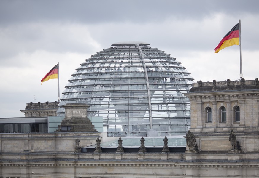 ARCHIV - 10.04.2014, Berlin: Das Reichstagsgeb