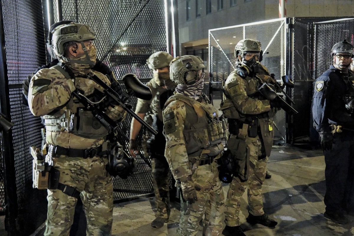 Anti ICE Demonstrations in Los Angeles Police in riot gear and armed officers stand guard outside the Metropolitan Detention Center in Los Angeles on September 1, 2025, during anti-ICE demonstrations. ...