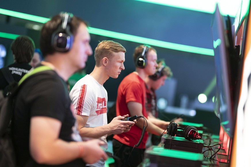 Gamer auf der weltgrößten Computerspielmesse Gamescom 2019 im Congress Centrum Nord der KoelnMesse. Köln, 24.08.2019 *** Gamer at the worlds largest computer games fair Gamescom 2019 in the Congress C ...