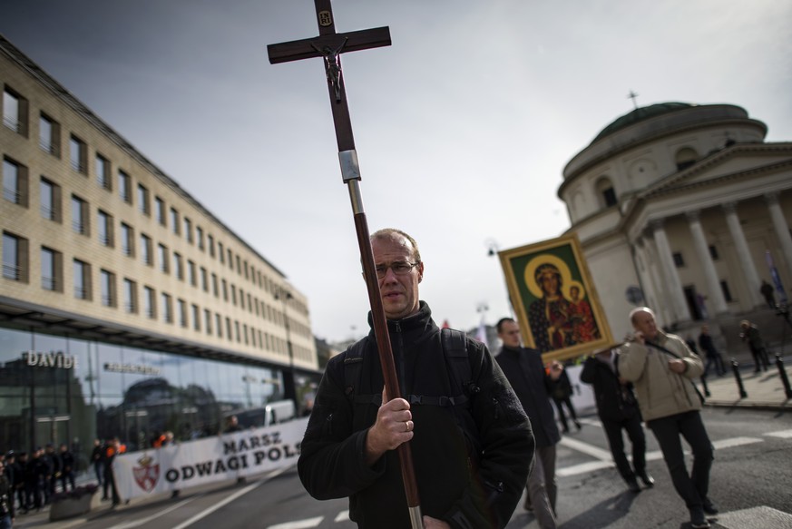 October 5, 2019, Warsaw, Mazowieckie, Poland: A man with a crucifix is seen leading the National Rosary March..The National Rosary March took place in Warsaw with over 500 believers from all over Pola ...