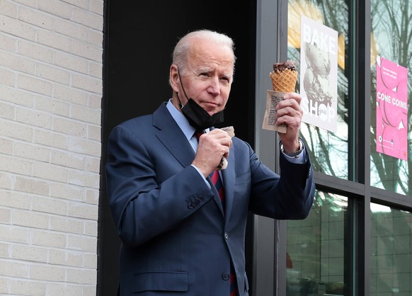 January 25, 2022, Washington, District of Columbia, USA: United States President Joe Biden waves with an ice cream cone in his hand as he walks out of Jeni s Ice Creams in Washington, DC on Jan. 25, 2 ...