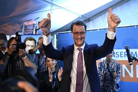 Hendrik Wüst feierte im Pressezelt.