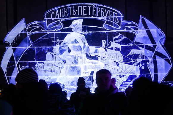 RUSSIA, ST PETERSBURG - FEBRUARY 15, 2023: An ice statue of Peter the Great, founder of St Petersburg and the Russian Navy, is on display at the KronshLyod ice sculpture festival at the Island of Fort ...