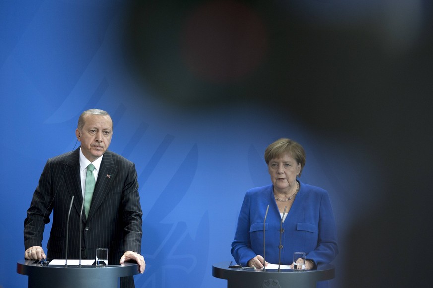 Erdogan, Merkel DEU, Deutschland, Germany, Berlin, 28.09.2018 Recep Tayyip Erdogan, Praesident der Republik Tuerkei, und Angela Merkel, Bundeskanzlerin (rechts). Pressebegehung im Bundeskanzleramt anl ...