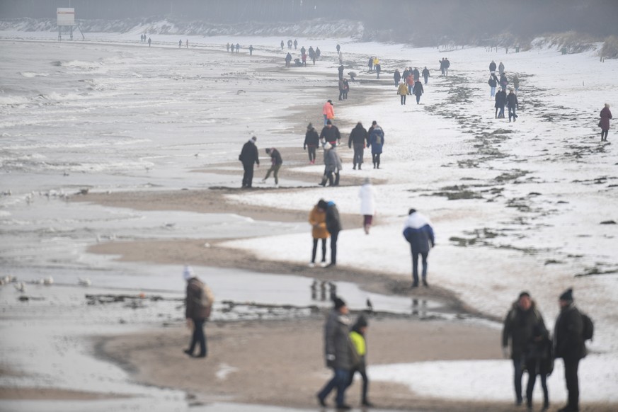 17.01.2021, Mecklenburg-Vorpommern, Zinnowitz: Spazierg