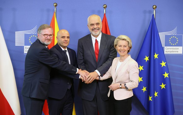 EU-Kommissionspräsidentin Ursula von der Leyen begrüßte den nordmazedonischen und den albanischen Ministerpräsidenten in Brüssel.