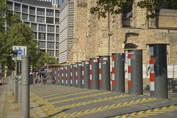 Poller sind eine einfache Maßnahme, um punktuell Plätze vor Amokfahrten zu schützen.