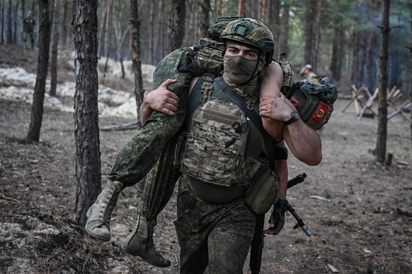 Russia Ukraine Military Operation Medical Training 8751543 27.08.2024 Servicemen of Russian Airborne Forces take part in a training exercise at the tactical medicine in the course of Russia s military ...