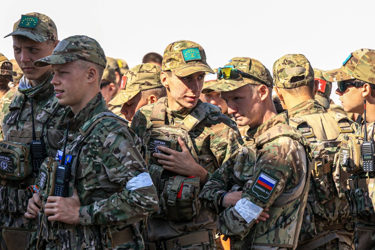 RUSSIA, VOLZHSKY - SEPTEMBER 21, 2025: Servicemen are seen during the final of the patriotic military sports game Zarnitsa 2.0 at the Volzhsky training ground. The event marks the 80th anniversary of  ...