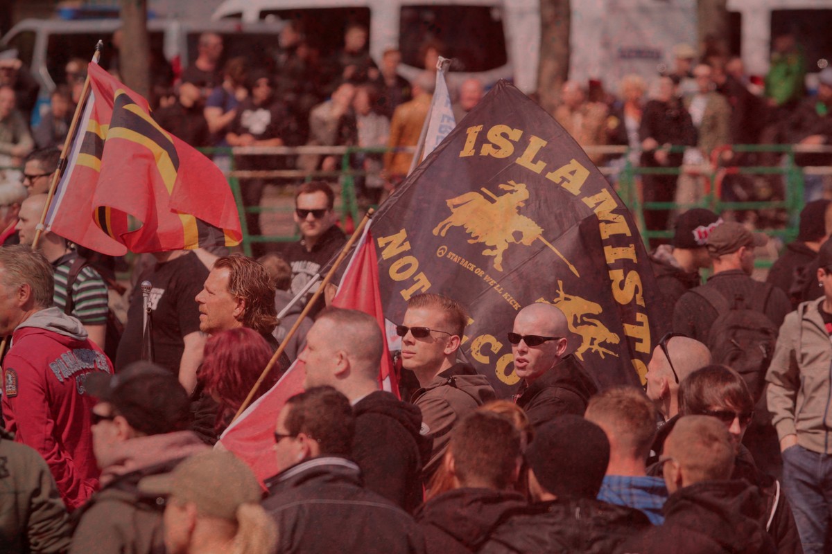 Neonazi Aufmarsch mit Antifa Gegendemonstration in Erfurt, Thüringen, Deutschland: Transparent Islamisten nicht willkommen
Neo-Nazi Deployment with Antifa Counter-demonstration in Erfurt Thuringia Ge ...