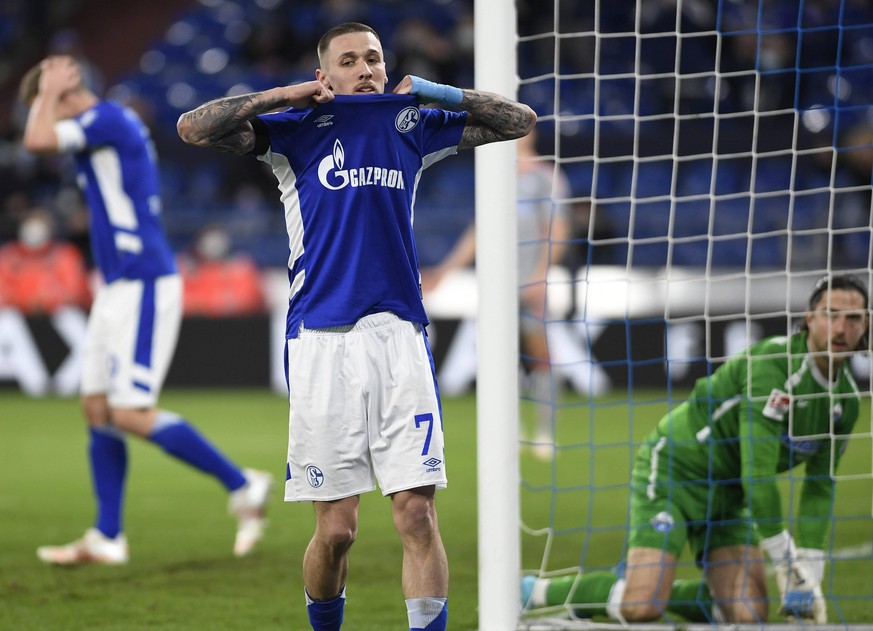 18.02.2022, Gelsenkirchen, Deutschland, VELTINS-Arena, FC Schalke 04 vs. SC Paderborn 07 - 2. Bundesliga, Darko Churlinov FC Schalke 04 gestikuliert, gestik Foto Ralf Treese DFB / DFL REGULATIONS PROH ...