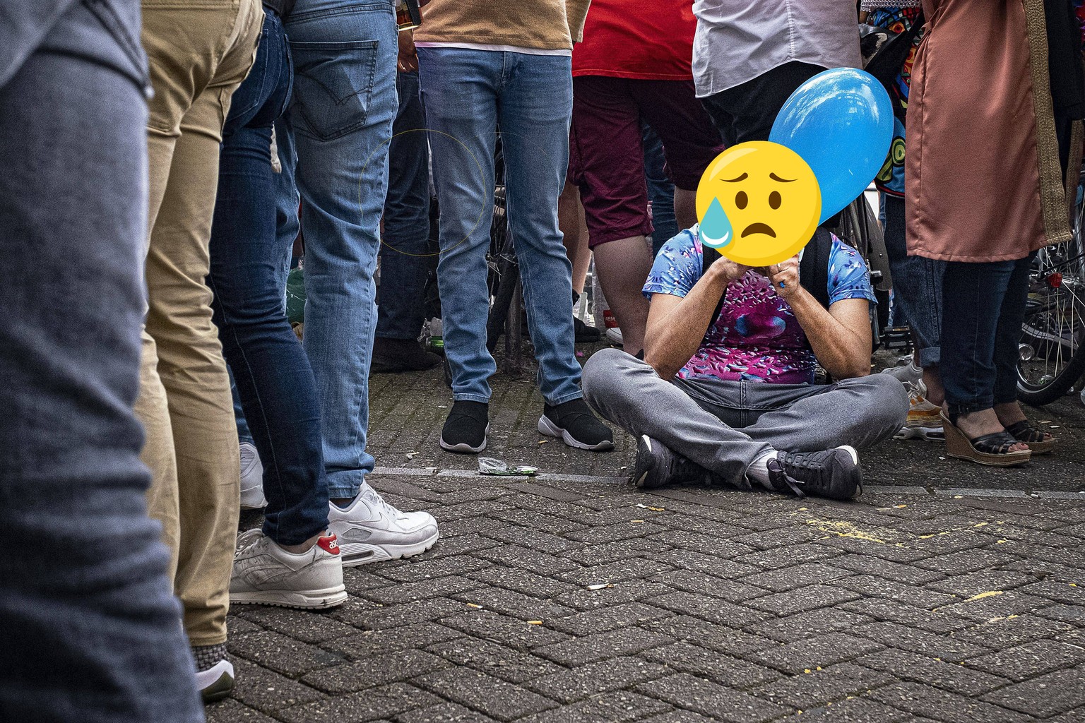 The Netherlands - Amsterdam - 03-08-2019 - Spectators of the Canal Parade. A procession of boats sails through the canals of Amsterdam during the Canal Parade 2019. This is the highlight of the week-l ...