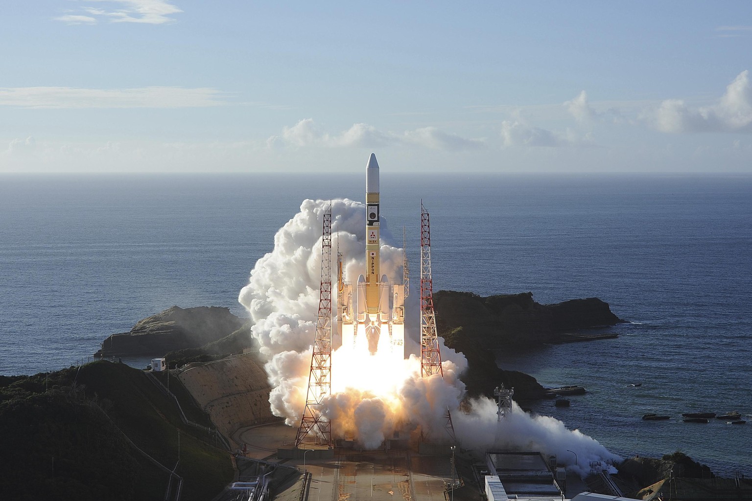 dpatopbilder - 20.07.2020, Japan, Tanegashima Space Center: Eine H-IIA-Rakete mit dem Marsorbiter «Hope» der Vereinigten Arabischen Emirate (VAE) hebt ab. Die VAE haben als erste arabische Nation erfo ...