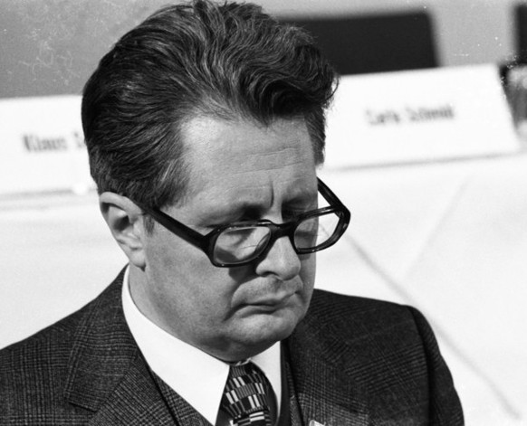 Der 15. ordentliche Parteitag der SPD in der Stadthalle in Hannover unterstuetzte die Linie der Bundesregierung unter Willy Brandt am 14.4.1973.
Hans-Jochen Vogel. | Verwendung weltweit