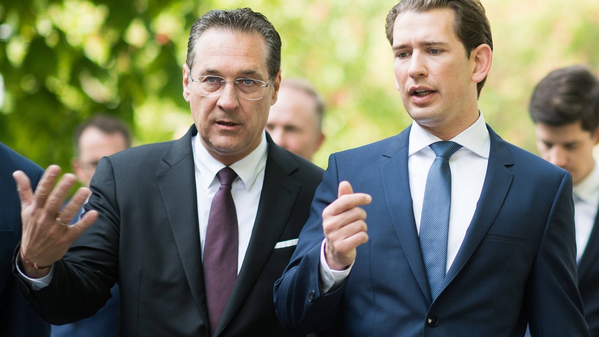Wien 24.04.2019, Heldenplatz, Wien, AUT, Kranzniederlegung der Bundesregierung zum Gedenken an die Wiedererrichtung der Republik im Gedenkjahr 2018. im Bild Vizekanzler Heinz-Christian Strache (FPOe)  ...