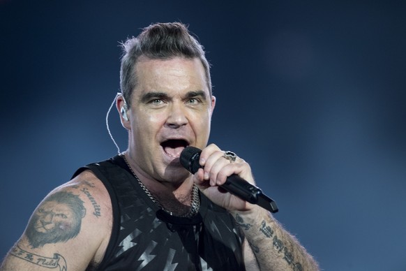 English singer Robbie Williams performs during the &quot;The Heavy Entertainment Show&quot; tour at the Letzigrund Stadium in Zurich, Switzerland, Saturday, September 2, 2017. (KEYSTONE/Ennio Leanza)  ...