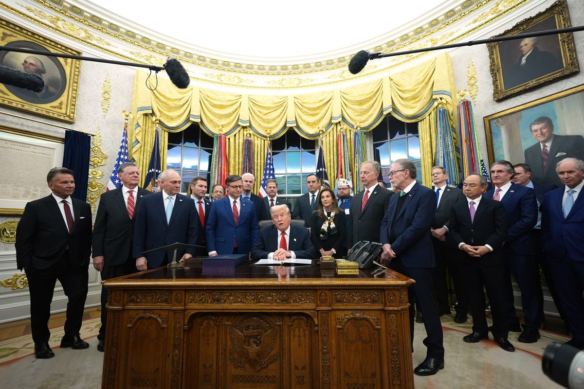 President Donald Trump speaks before signing the funding bill to reopen the government, in the Oval Office of the White House, Wednesday, Nov. 12, 2025, in Washington. (AP Photo/Jacquelyn Martin)