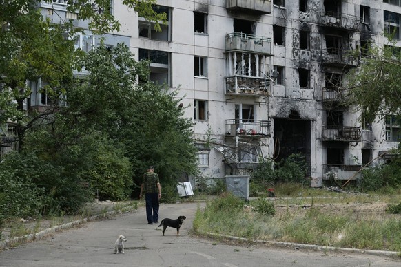 Russia Ukraine Military Operation Humanitarian Aid 8740315 08.08.2024 A view shows an apartment block destroyed by shelling amid Russia s military operation in Ukraine, in the town of Severodonetsk, L ...