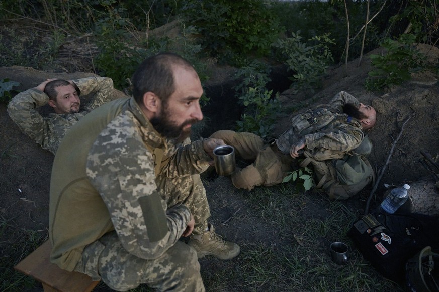 Ukrainian soldiers of the 53rd brigade rest on their position at the frontline close to Donetsk, Ukraine, Saturday, Aug. 19, 2023. (AP Photo/Libkos)