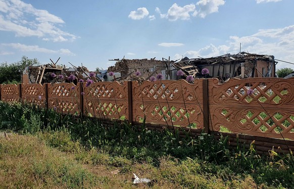 Eindrücke aus Pribugske - einem Vorort der ukrainischen Stadt Mykolajiw. Dieser Ort war bis vor wenigen Tagen noch von russischen Truppen besetzt. Er steht weiterhin unter dauerbeschuss.
