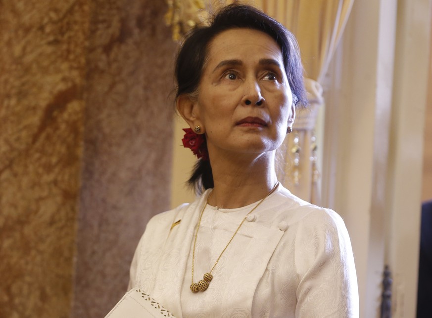 ARCHIV - 13.09.2018, Vietnam, Hanoi: Aung San Suu Kyi, Regierungschefin von Myanmar, wartet auf ein Treffen mit Vietnams Pr
