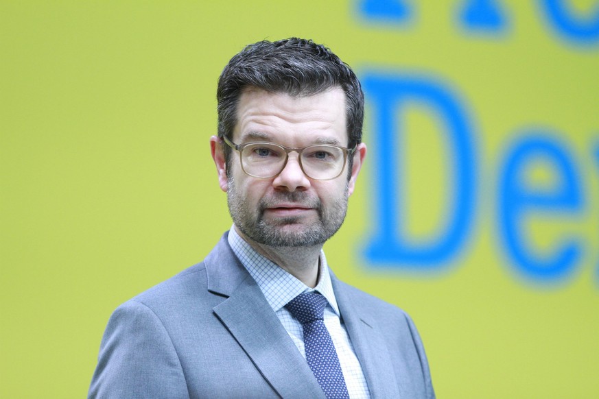 Der Justizminister Marco Buschmann (FDP) blockiert mit seiner Partei derzeit eine brisante EU-Richtlinie.