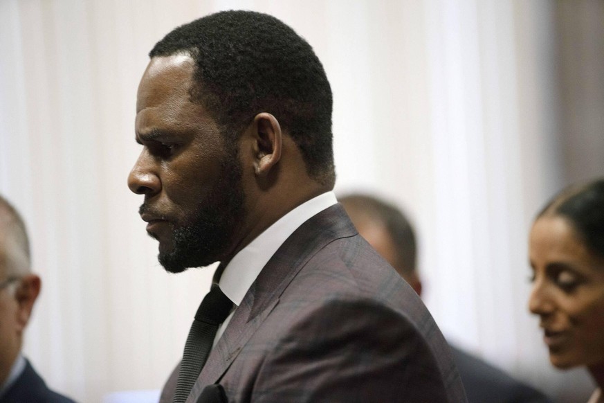 August 20, 2021: R. Kelly appears at a hearing regarding charges against him in Illinois before Judge Lawrence Flood at the Leighton Criminal Court Building in Chicago on June 26, 2019. - ZUMAm67_ 202 ...