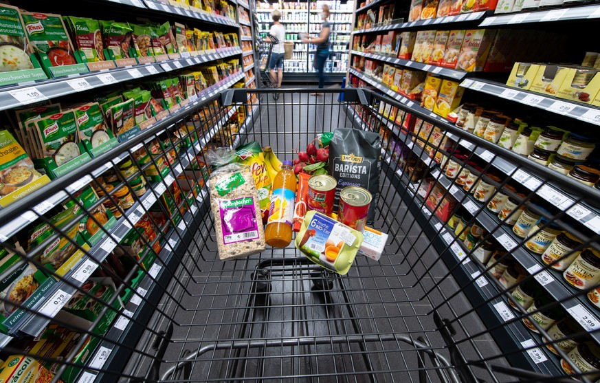Die Inflation in Deutschland ist längst in den Supermärkten angekommen. Selbst die Eigenmarken der Discounter oder Supermärkten sind für viele Menschen nicht mehr leistbar.
