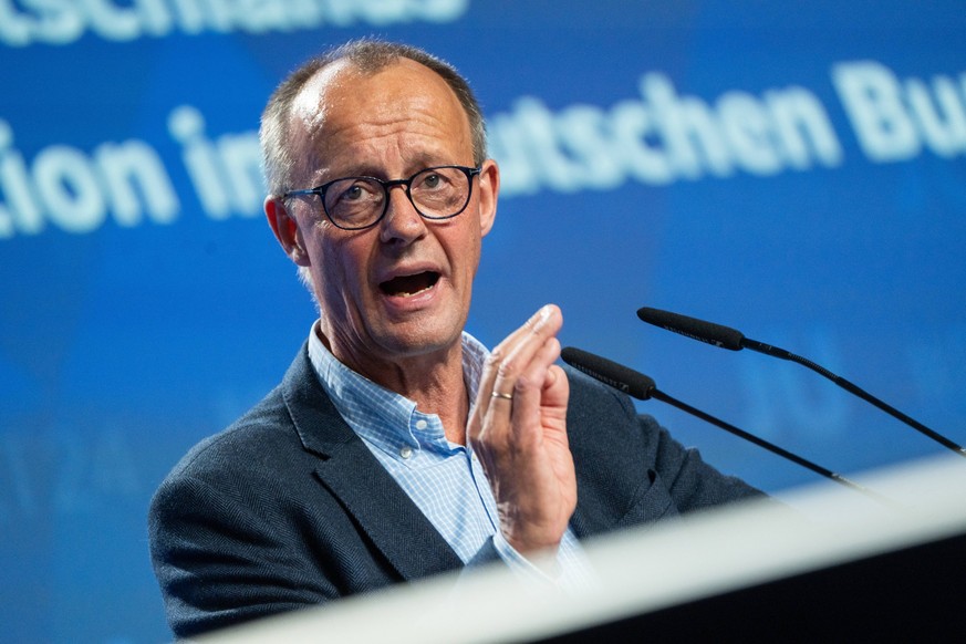 Junge Union Deutschlandtag 2024 Friedrich Merz, Bundesvorsitzender CDU und Kanzlerkandidat, h�lt auf dem Deutschlandtag eine Rede Junge Union Deutschlandtag 2024 Friedrich Merz, Bundesvorsitzender CDU ...