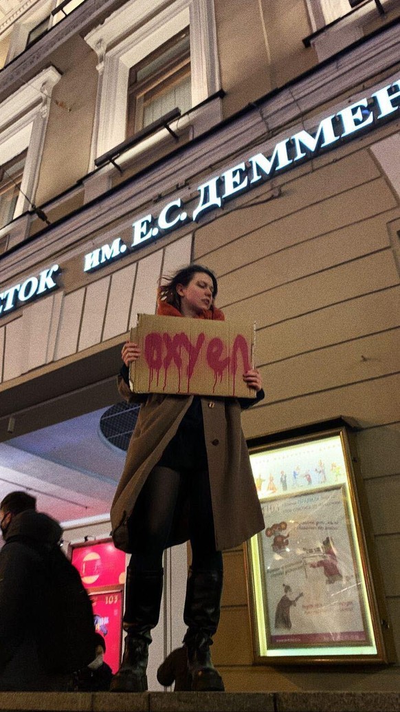 "Fucked Up": So beschreibt diese Demonstrantin in St. Petersburg, frei übersetzt,  Wladimir Putin .
