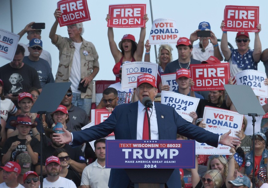 June 18, 2024, Racine, Wisconsin, USA: Presumptive Republican presidential nominee DONALD J. TRUMP holds a rally Tuesday June 18, 2024 at Festival Hall Park in Racine, Wisconsin. Racine USA - ZUMAh154 ...