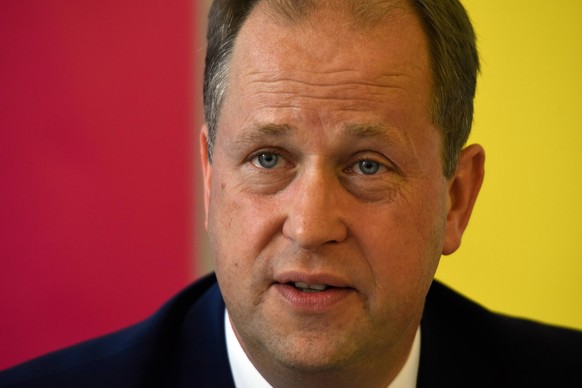 Deutschland, Duesseldorf, 21.06.2018 Pressegespraech FDP-NRW-Trendwende fuer mehr Chancen in NRW Foto: Dr. Joachim Stamp, NRW-Minister fuer Familie waehrend der Pressekonferenz Pressegespraech mit den ...