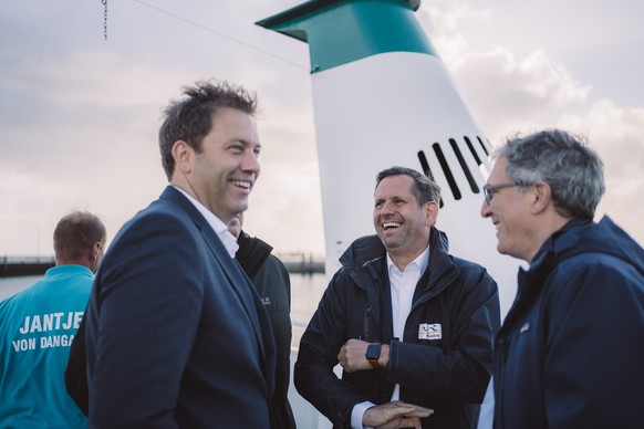 Lars Klingbeil gemeinsam mit Umweltminister Olaf Lies und Uniper COO Holger Kreetz