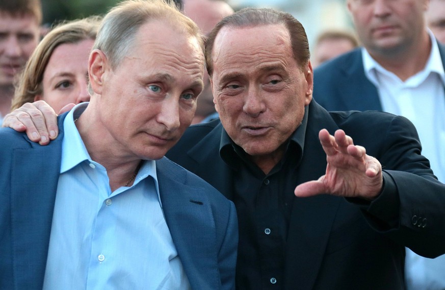 SEVASTOPOL, RUSSIA. SEPTEMBER 12, 2015. Russia s President Vladimir Putin (L) and Italy s former Prime Minister Silvio Berlusconi visit the National Preserve of Tauric Chersonesos. Mikhail Metzel/TASS ...