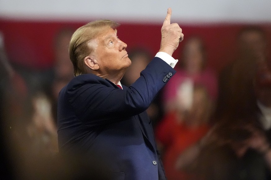 20.02.2024, USA, Greenville: Donald Trump, ehemaliger Präsident der USA und republikanischer Präsidentschaftskandidat, spricht während einer Fox News Channel Town Hall. Foto: Chris Carlson/AP/dpa +++  ...