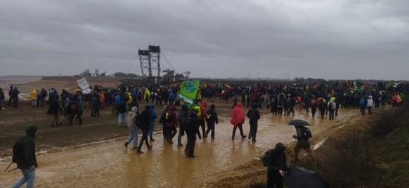 Die Demonstration in der Nähe von Lützerath ist in vollem Gange.