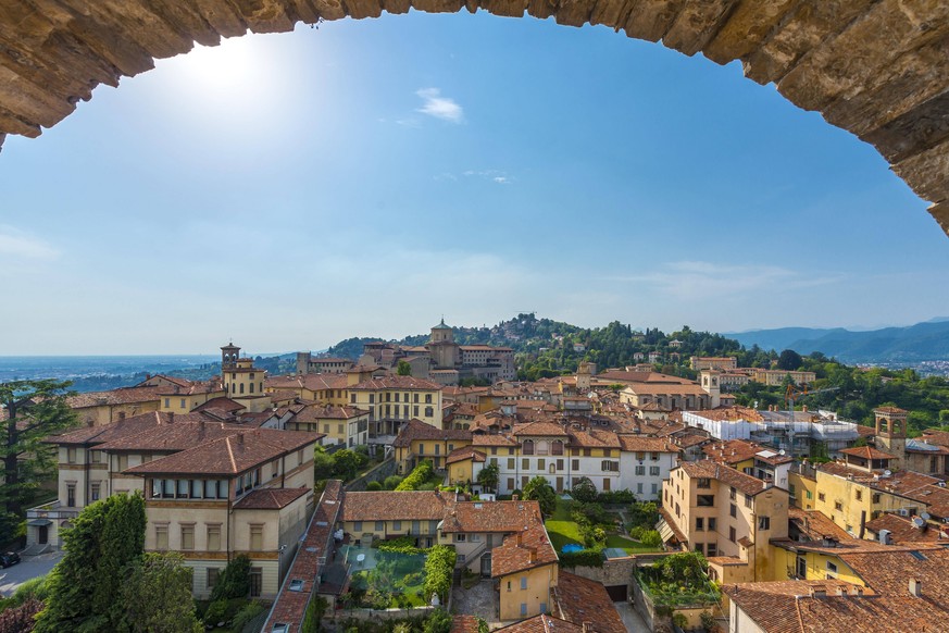 Blick über die Altstadt Bergamos .