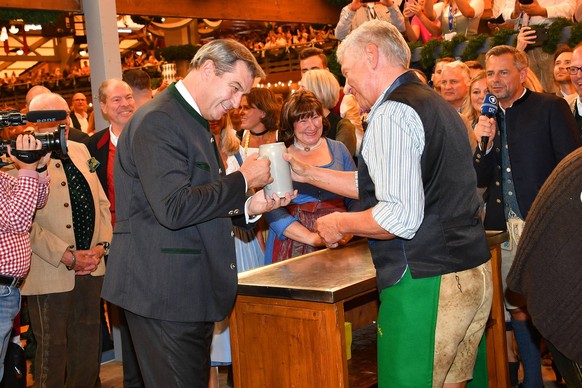 Markus Soeder und Dieter Reiter bei der Eroeffnung vom Oktoberfest am 16.09.2023 in Muenchen Eroeffnung vom Oktoberfest 2023 in Muenchen *** Markus Soeder and Dieter Reiter at the opening of the Oktob ...