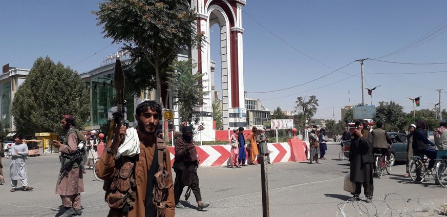 Nicht aus Herat, sondern aus Ghasni ist dieses Bild vom Donnerstag – auch diese Stadt im Osten Afghanistans, nur 150 Kilometer von Kabul, haben die Taliban nun erobert. Später wurde noch die Eroberung von Herat gemeldet.