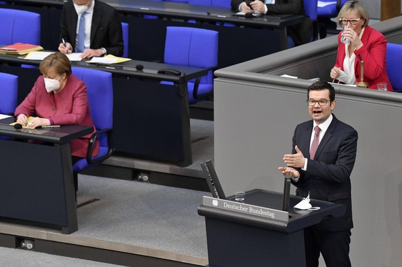 Angela Merkel und Marco Buschmann in der 223. Sitzung des Deutschen Bundestages im Reichstagsgeb�ude. Berlin, 21.04.2021 *** Angela Merkel and Marco Buschmann in the 223 session of the German Bundesta ...