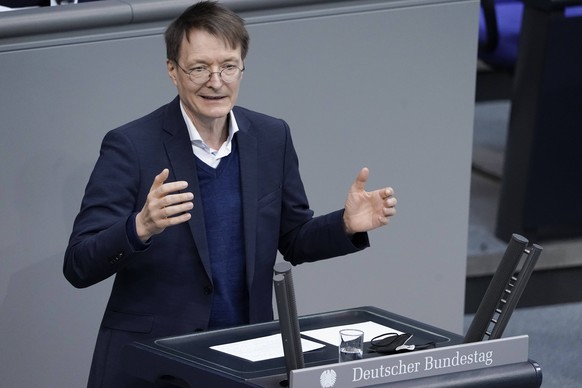 28. Bundestagssitzung und Debatte Aktuell,07.04.2022 Berlin, Gesundheitsminister Karl Lauterbach SPD im Portrait bei seiner Rede bei der Debatte zum Thema Impfpflicht gegen SARS-CoV-2 bei der 28. Sitz ...